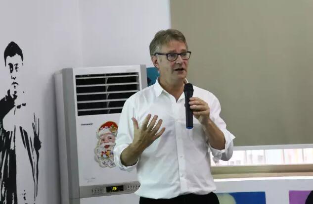 伯明翰城市大学珠宝设计专业Andrew Kulman教授 伯明翰城市大学珠宝设计专业Andrew Kulman教授