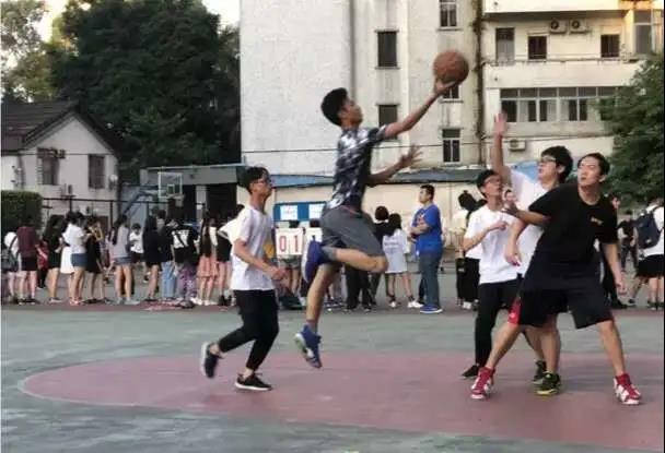 【学生专访】坚持自己的态度,绝不跟风! 【学生专访】坚持自己的态度,绝不跟风!